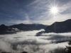 THEMENBILD LANDSCHAFT JAHRESZEIT - FRUEHLINGSHAFTE BEDINGUNGEN OBERHALB EINER DICHTEN NEBELDECKE MIT BLICK IN DAS INNTAL UND ZILLERTAL