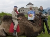 Herr Reindl und Kamel Ramses auf der Festung Kufstein